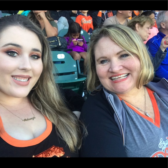 Meet your Posher, Tricia! - Picture 3 of 8